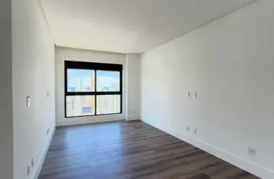 Apartamento com 4 suítes e 3 vagas de garagem no centro de balneário camboriú