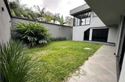 Casa nova de alto padrão com 4 suítes e 3 vagas de garagem em itajaí/sc