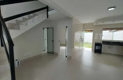 Casa individual com 3 dormitórios sendo 2 suítes a 5 min da praia em porto seguro, bahia.