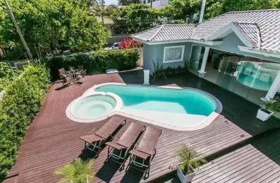 Belíssima casa mobiliada com 4 dormitórios e 4 vagas, nos ingleses em floripa!!!