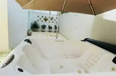 Apartamento com 3 dormitórios sendo 1 suíte, 2 vagas de garagem no centro de balneário camboriú