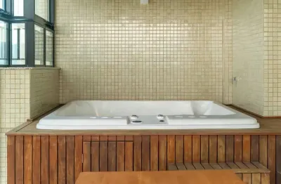 Cobertura duplex, 2 suítes + 1 quarto, finamente mobiliado, vista mar em canto grande bombinhas