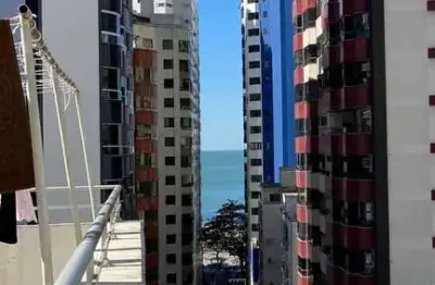 Apto mobiliado com 1 dormitório e 1 vaga de garagem na Av. Brasil em Balneário Camboriú