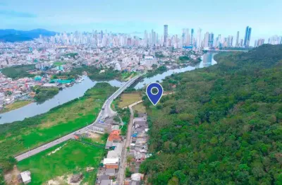 Terreno com 30.000m2 na divisa de balneário camboriú com camboriú