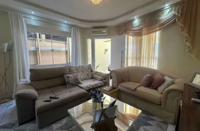 Casa mobiliada com 3 dormitórios sendo 1 suíte e 2 vagas de garagem no dom bosco em itajaí