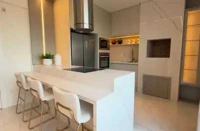 Cobertura duplex com 4 suítes e 3 vagas de garagem em balneário camboriú