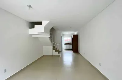 Casa com 3 dormitórios sendo 1 suíte e 2 vagas de garagem em brusque