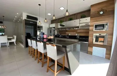 Casa mobiliada no condomínio caledônia com 4 suítes e 4 vagas de garagem em camboriú-sc