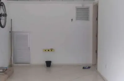 Sobrado em condomínio com 2 dormitórios sendo 1 suíte, 2 vagas de garagem em santa clara, itapoá