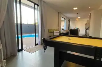 Casa mobiliada com 4 suítes e 2 vagas de garagem em penha/sc.