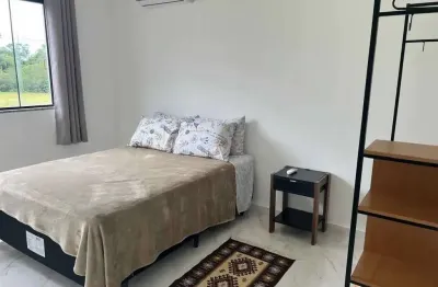 Apartamento mobiliado com 2 dormitórios e 1 vaga de garagem em balneário piçarras