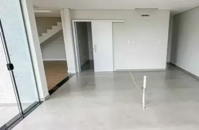 Casa de alto padrão com piscina, 4 suítes e 2 vagas de garagem em balneário piçarras - sc