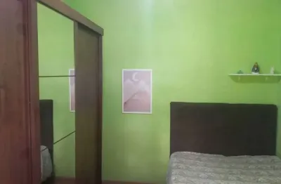 Casa com 4 dormitórios sendo 1 suíte e 5 vagas de garagem aprox. 200m da praia grande penha/sc.