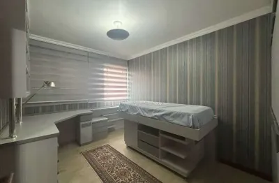 Apartamento mobiliado com 4 suítes e 3 vagas de garagem em curitiba