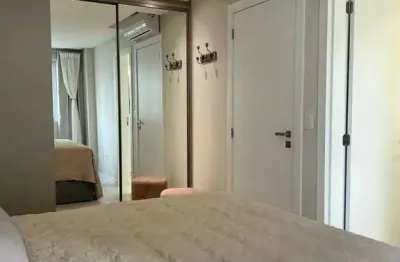Apartamento mobiliado com 2 suítes e 2 vagas de garagem em balneário camboriú