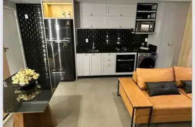 Apartamento mobiliado com 2 dormitórios sendo 1 suíte e 2 vagas de garagem em balneário camboriú