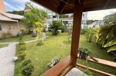 3 sobrados com 2 suítes e 1 vaga de garagem cada na praia dos amores na brava em itajaí