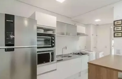 Apartamento mobiliado com 3 dormitórios sendo 1 suíte e 2 vagas em balneário piçarras