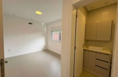 Casa semi-mobiliada no condomínio caledônia com 3 suítes e 4 vagas de garagem em camboriú