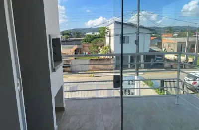 Apartamento com 1 suíte e 1 dormitório, sala e cozinha integrada em balneário piçarras/sc