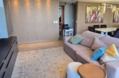 Apartamento com 3 quartos sendo 1 suíte e 2 vagas na garagens em condóminio.