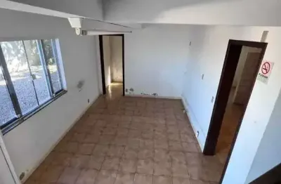 Terreno de 340m² com casa de 2 dormitórios e 1 vaga de garagem zimbros