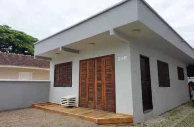 Casa com 2 dormitórios e 3 vagas de garagem no centro de porto belo