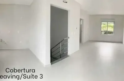 Casa com 3 suítes e 2 vagas na garagem com acesso exclusivo para a pria de quatro ilhas