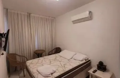 Apartamento quadra mar mobiliado com 2 dormitórios sendo 1 suíte e 1 vaga em balneário camboriú