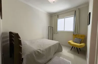 Apartamento mobiliado na praia brava com 1 suíte, 2 demi-suítes e 2 vagas de garagem em itajaí/sc