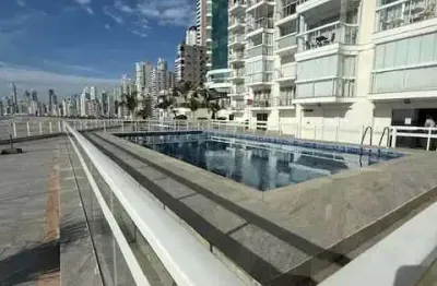 Apartamento mobiliado com 2 dormitórios e 1 vaga de garagem na av. atlântica em balneário camboriú