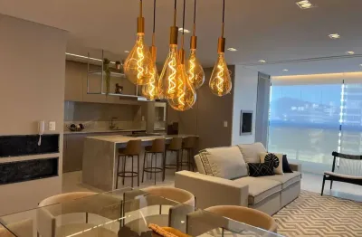 Apartamento mobiliado com 2 suítes e 2 vagas de garagem na praia brava em itajaí