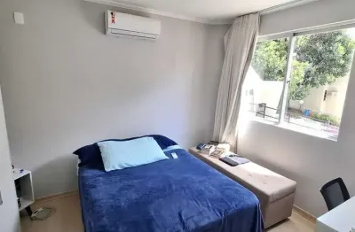 Apartamento mobiliado com 3 dormitórios sendo 1 suíte e 1 vaga de garagem em florianópolis