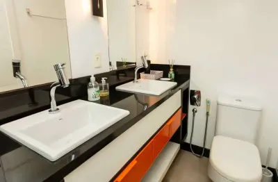 Cobertura duplex frente mar com 4 suítes e 3 vagas de garagem em bombinhas