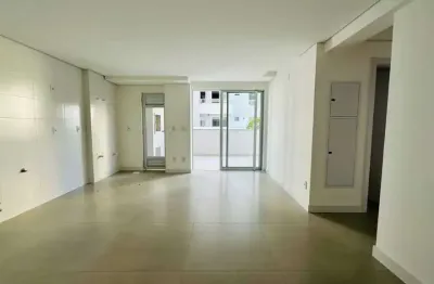 Apartamento com 2 dormitórios sendo 1 suíte na praia brava de itajaí/sc