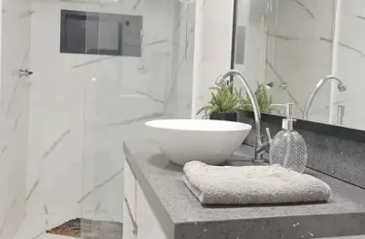 Apartamento quadra mar com 2 dormitórios no centro de balneário camboriú