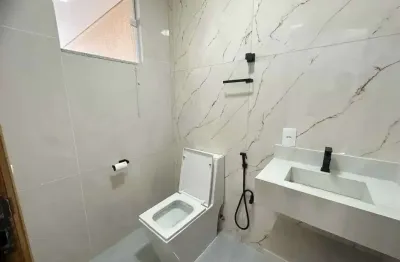 Casa com 3 dormitórios sendo 1 suíte e 1 vaga de garagem no itacolomi em balneário piçarras/sc