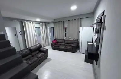 Sobrado de esquina mobiliado com mini sala comercial 2 suítes 2 vagas no centro de camboriú
