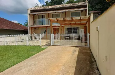 Sobrado semimobiliado com 3 dormitórios sendo 1 suíte com 5 vagas em joinville/sc