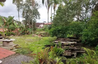 Casa com 3 dormitórios e terreno plano de 970m² – joinville/sc