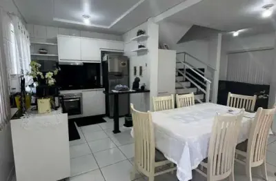 Sobrado com 4 dormitórios amplos sendo 1 suíte e 4 vagas - bom retiro, joinville/sc