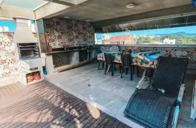 Casa alto padrão com 3 dormitórios sendo 1 suíte master e 4 vagas- itacolomi | balneário piçarras/sc