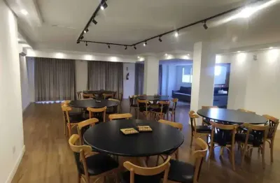 Apartamento mobiliado com 3 dormitórios sendo 1 suíte e 1 vaga de garagem no centro de joinville