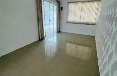 Casa com 3 dormitórios sendo 2 demi e 3 vagas de garagem - fátima | joinville/sc