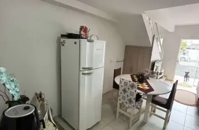 Sobrado de 3 dormitórios e 2 vagas de garagem no bairro areias, em camboriú/sc