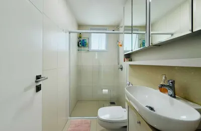 Apartamento mobiliado com 4 dormitórios sendo 2 suítes e 2 vagas de garagem em balneário camboriú
