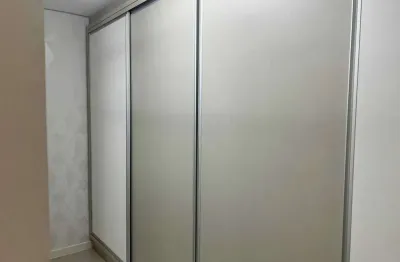 Apartamento com 3 suítes e 3 vagas de garagem na meia praia em itapema