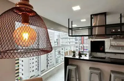 Cobertura com 3 suítes e 2 vagas de garagem na meia praia em itapema/sc