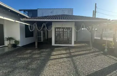Casa com 3 dormitórios sendo 1 suíte e 1 vaga de garagem no bairro guanabara em joinville sc