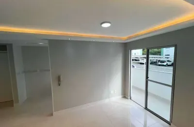 Apartamento reformado com 2 dormitórios e 1 vaga em condomínio - camboriú/sc